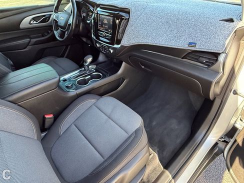 Certified 2021 Chevrolet Traverse LT image 10