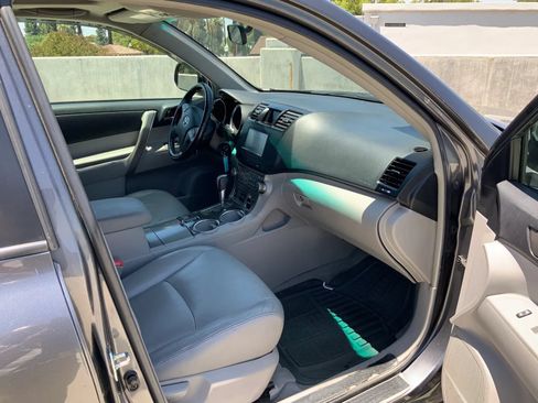 Used 2010 Toyota Highlander SE AWD/4WD image 13