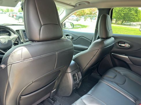 Used 2021 Jeep Cherokee Latitude Lux w/ Comfort/Convenience Group AWD/4WD image 29