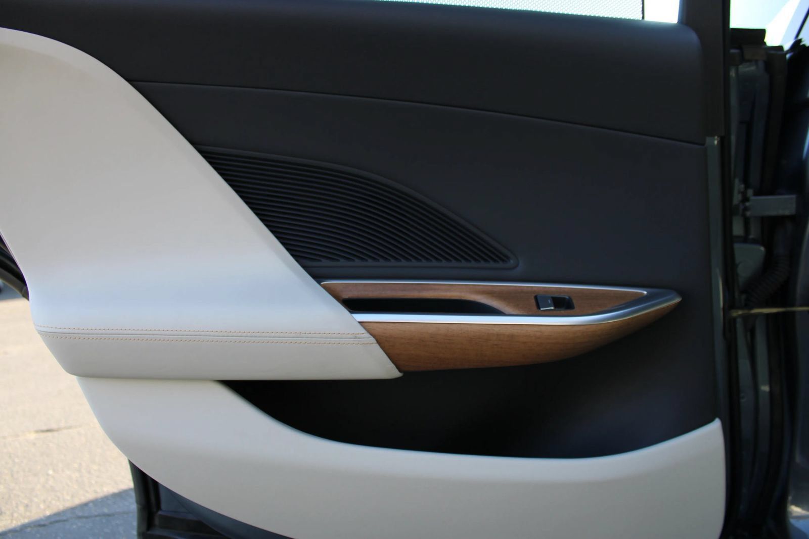 Used 2025 Lucid Air Pure RWD image 14