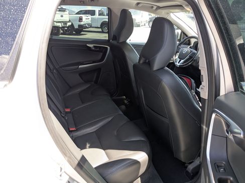 Used 2015 Volvo XC60 T5 AWD/4WD image 31