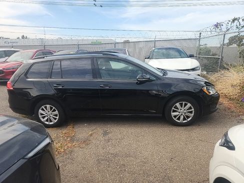 Used 2015 Volkswagen Golf S FWD image 16