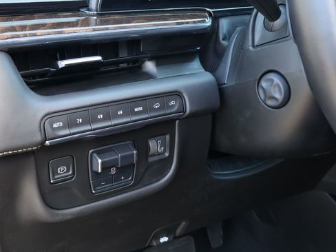 Used 2021 Cadillac Escalade Sport Platinum image 13