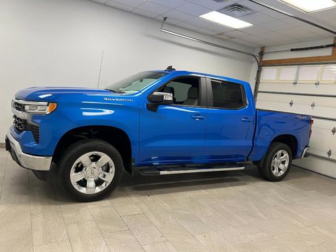 Used 2025 Chevrolet Silverado 1500 LT AWD/4WD image 2