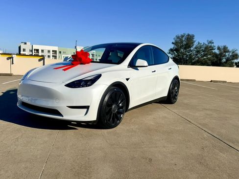 Used 2022 Tesla Model Y Performance image 1