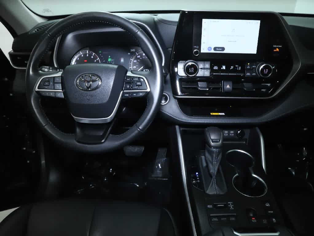 Used 2024 Toyota Highlander XLE AWD/4WD image 35