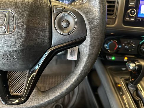 Used 2022 Honda HR-V LX image 12