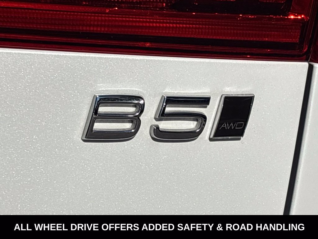 Used 2023 Volvo XC60 B5 Plus AWD/4WD image 4
