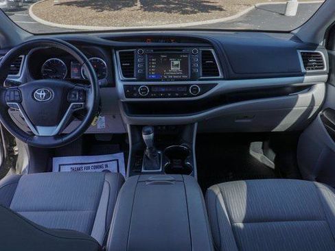 Certified 2019 Toyota Highlander Plus FWD image 4