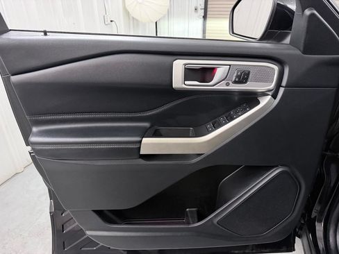 Used 2022 Ford Explorer Limited w/ Equipment Group 301A RWD image 12