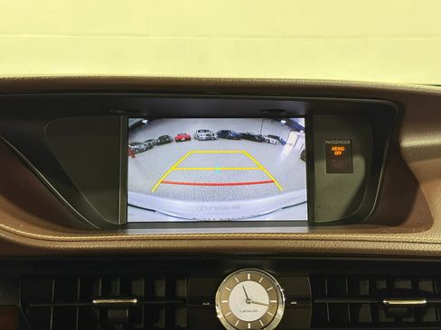 Used 2016 Lexus ES 350 w/ Premium Package w/Wood Trim FWD image 31