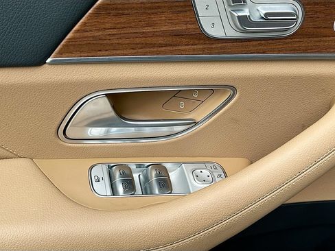 Certified 2026 Mercedes-Benz GLS 450 4MATIC image 18