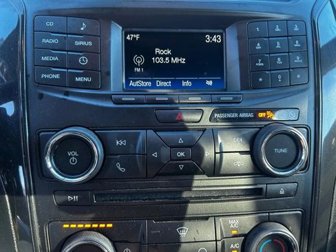 Used 2017 Ford Explorer XLT image 21