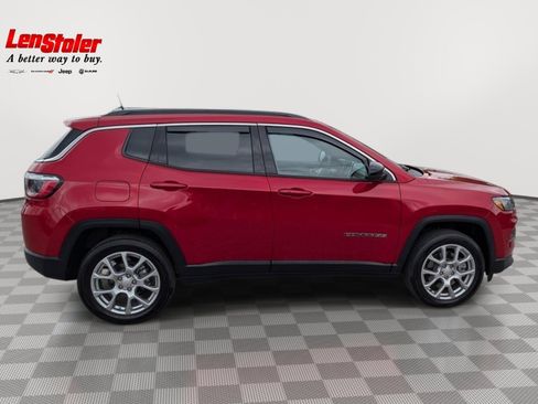 Used 2024 Jeep Compass Latitude w/ Sun and Sound Group AWD/4WD image 6