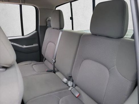 Used 2019 Nissan Frontier SV image 14