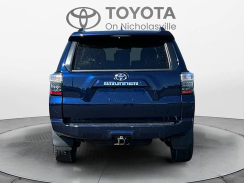 Used 2022 Toyota 4Runner SR5 Premium w/ Moonroof Package AWD/4WD image 5