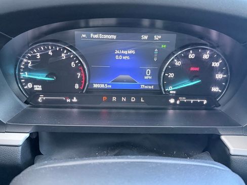 Used 2022 Ford Explorer XLT w/ Equipment Group 202A image 9