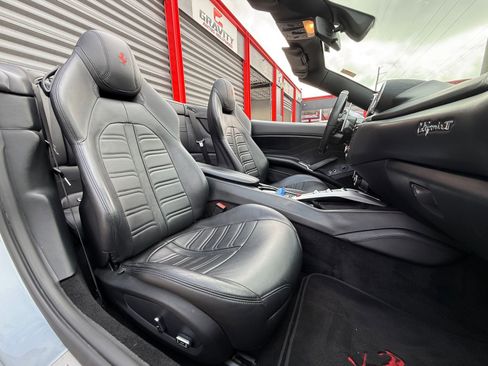 Used 2016 Ferrari California T image 21