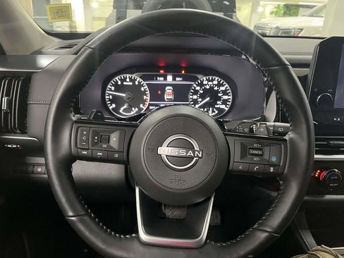 Used 2025 Nissan Pathfinder SL AWD/4WD image 22