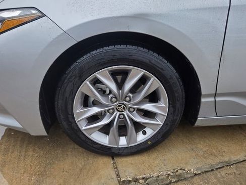 Used 2021 Toyota Avalon XLE image 11