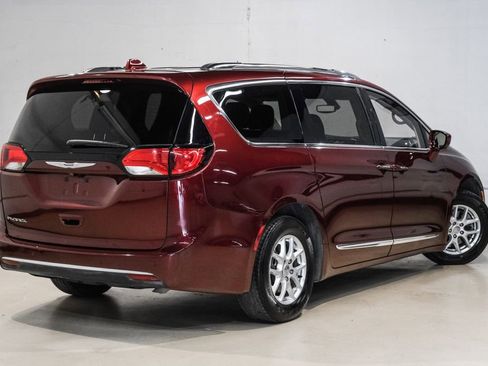 Used 2020 Chrysler Pacifica Touring-L image 10