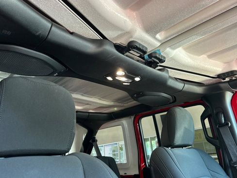 Used 2023 Jeep Wrangler Unlimited AWD/4WD image 17