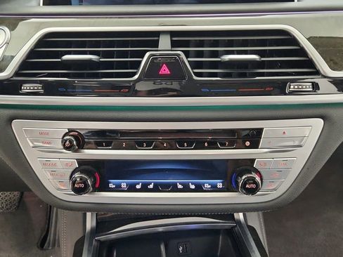 Used 2018 BMW 750i xDrive AWD/4WD image 26