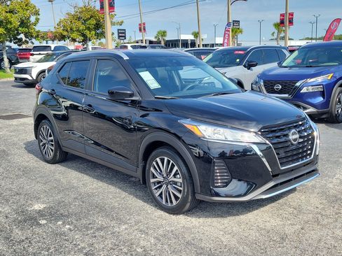 Certified 2024 Nissan Kicks SV FWD image 3