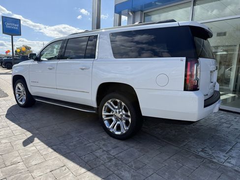Used 2020 GMC Yukon XL SLT w/ Premium Edition image 2