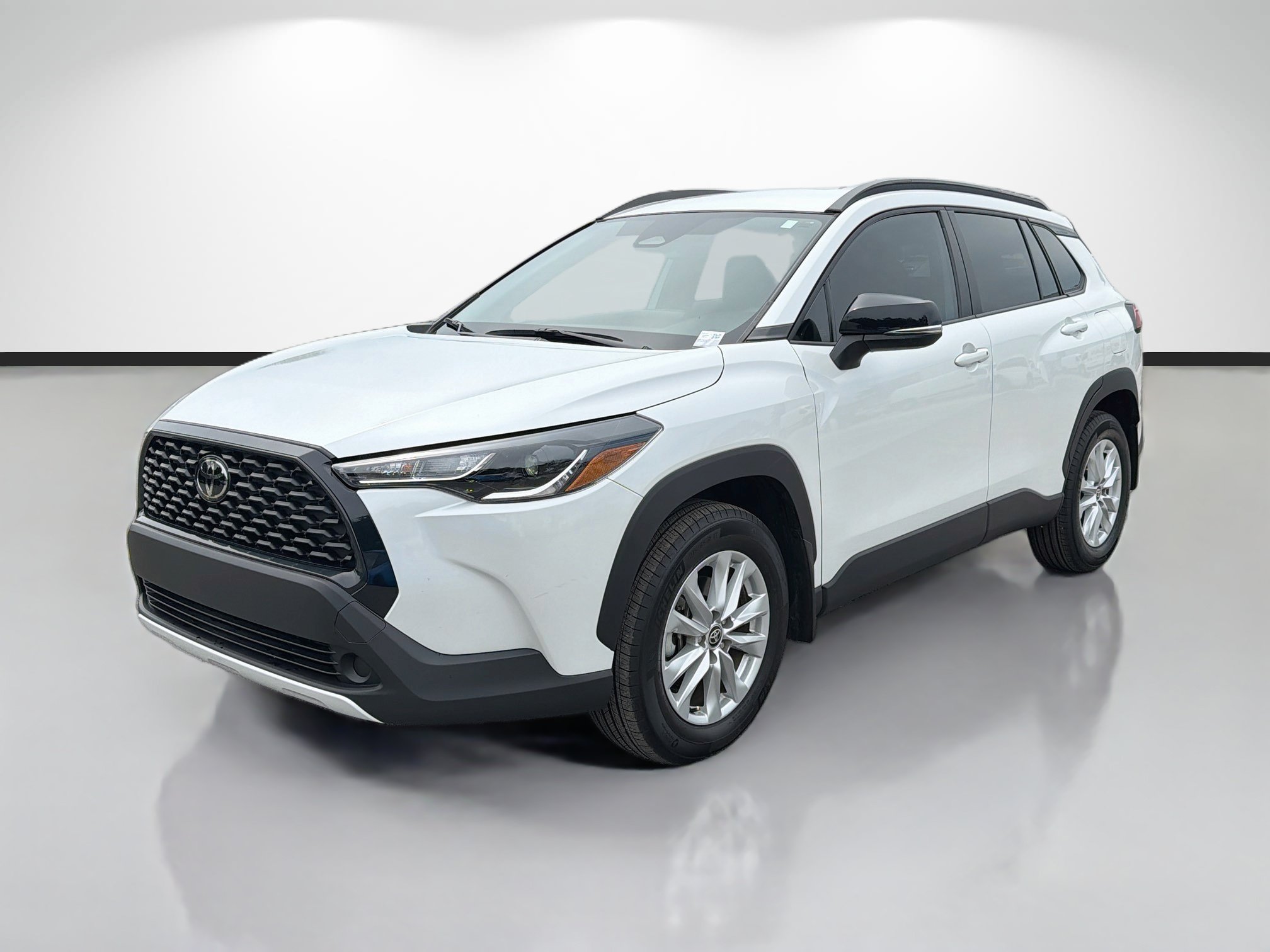 Used 2025 Toyota Corolla Cross LE FWD image 7