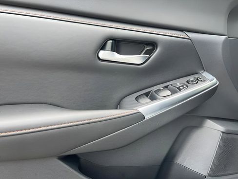 Used 2022 Nissan Sentra SR w/ Lighting Package FWD image 10