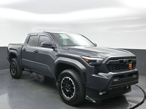 Used 2025 Toyota Tacoma TRD Off-Road w/ TRD Off Road Upgrade Package AWD/4WD image 8