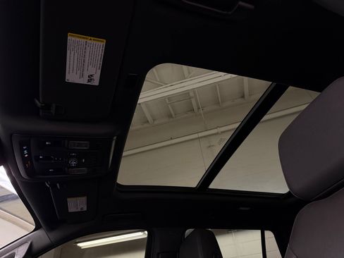 Used 2023 Chevrolet Tahoe Z71 w/ Luxury Package image 15