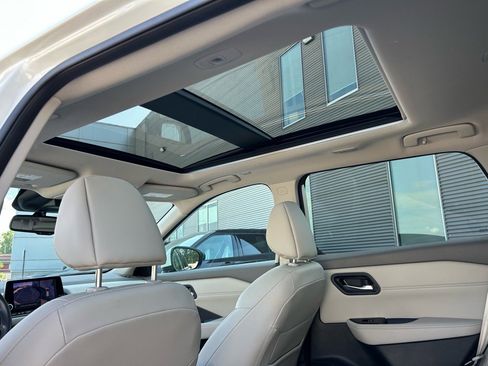 Used 2023 Nissan Rogue SL image 37