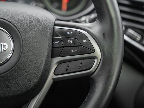 Used 2019 Jeep Cherokee Limited image 28