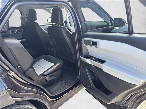 Used 2022 Ford Explorer XLT w/ Equipment Group 202A RWD image 23