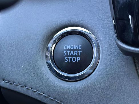 Used 2022 Toyota Highlander LE image 27