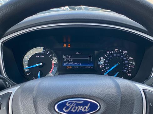 Used 2016 Ford Fusion SE FWD image 19