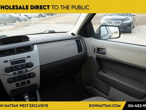 Used 2010 Ford Focus SE image 11
