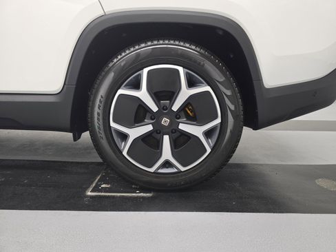 Used 2022 Rivian R1T Adventure image 10