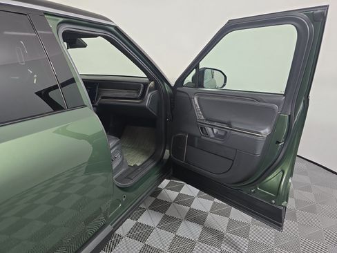 Used 2022 Rivian R1S Launch Edition AWD/4WD image 18