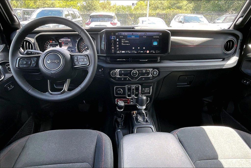 Used 2026 Jeep Wrangler Unlimited Rubicon AWD/4WD image 7