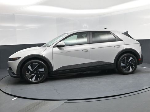 New 2026 Hyundai Ioniq 5 SE image 3