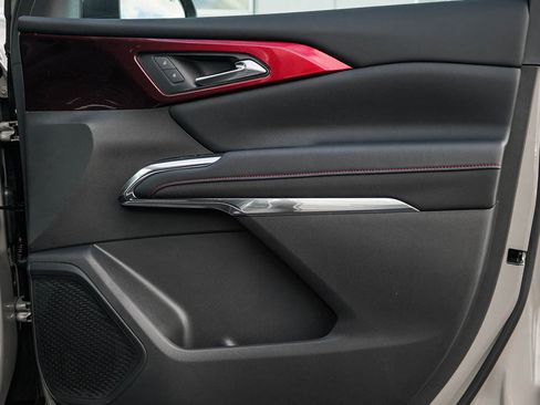 New 2026 Chevrolet Traverse Z71 w/ Driver Confidence Package image 10