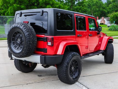 Used 2015 Jeep Wrangler Unlimited Sahara w/ Connectivity Group AWD/4WD image 12