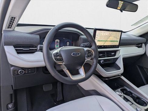 New 2025 Ford Explorer Active w/ Active Comfort Package image 3