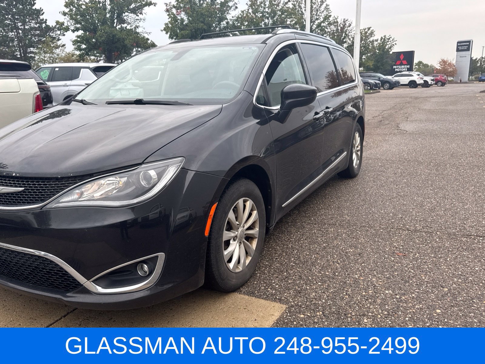 Used 2018 Chrysler Pacifica Touring-L FWD image 1