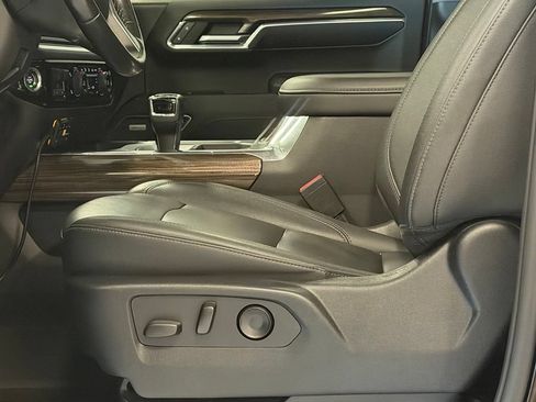 Used 2022 Chevrolet Silverado 1500 LT Trail Boss w/ LT Trail Boss Premium Package AWD/4WD image 11