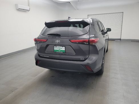 Used 2022 Toyota Highlander XLE image 7