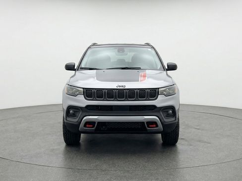 Used 2025 Jeep Compass Trailhawk AWD/4WD image 2